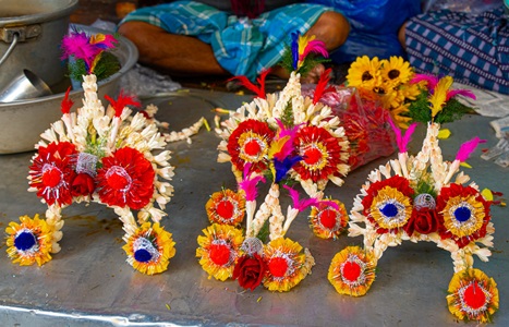 India-Kolkata-Flower-Market-Display