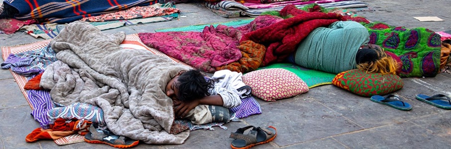 India-Kolkata-homeless-sleeping-on-street