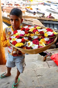 India-Varanasi-Flower-Seller