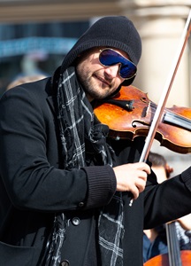 Germany-Munich-Oktoberfest-Fiddle-Player