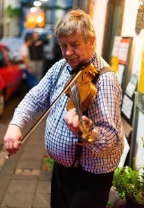Germany-Traben-Trarbach-Man-Playing-Fiddle