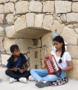 Herakion-Crete-street-musicians