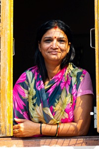 India-Jodhpur-Lady-In-Window-1