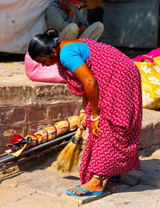 India-Jodhpur-Woman-Sweeping-3