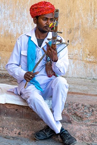 India-Udaipur-Street-Musician