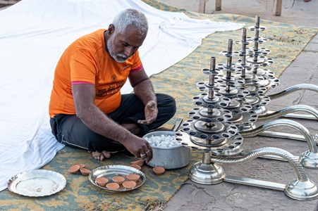 India-Varanasi-Man-Selling-Goods
