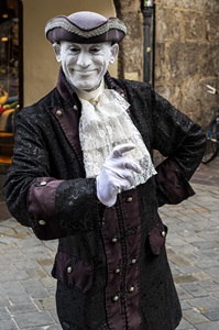 Innsbtuck-Austria-street-mime