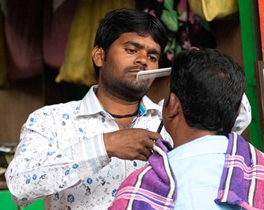 Mumbai-India-man-getting-haircut-and-mustache-trim