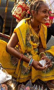 Mumbai-India-woman-on-street