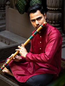 Varanasi-India-Brijrama-Palace-Hotel-flute-player