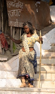 Varanasi-India-woman-on-stairs