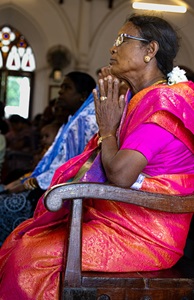 _Chennai-India-woman-in-cherch