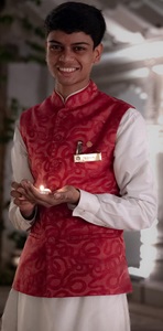 _Gwalior-India-hotel-waiter