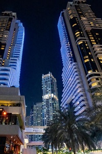 Dubai-buildings-at-night