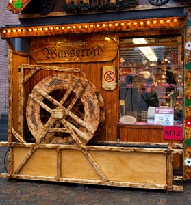 Germany-Frankfurt-Christmas-Market-Waterwheel