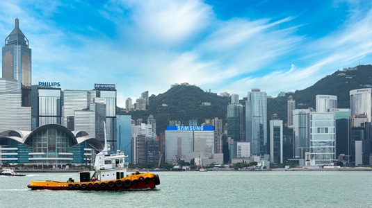 Hong-Kong-Harbor-Tug-Boats-Skyline