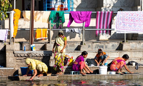 India-Udaipur-Women-Doing-Laundray