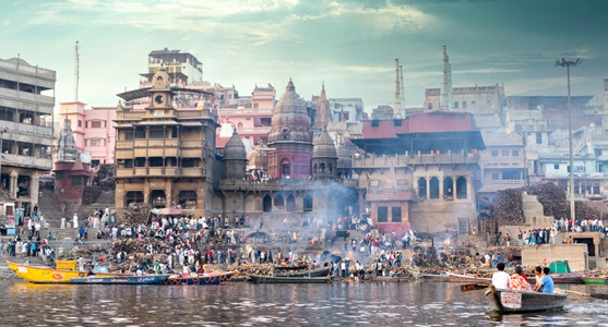 India-Varanasi-Funeral-Fire-2