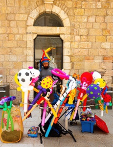 Israel-Jerusalem-Old-City-Balloon-Seller